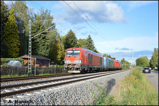 Am 15. September 2017 zieht 247 906-1 einen Lokzug, bestehend aus 185 152-6, 187 131-8 und 143 316-8 durch Grüna gen Zwickau. Die Loks sollen zum Bahntag am 16. September 2017 im Hbf. Zwickau ausgestellt werden