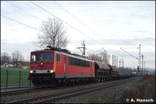 155 178-7 wuchtet den 31-Wagen starken EZ 51716 am 25. November 2018 durch den ehem. Abzweig Furth in Chemnitz, gen Riesa