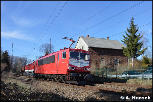 Mit langem Leerschotterzug und vor 231 012-6 durchfährt 144 159-7 der Firma WFL am 20. März 2019 Chemnitz-Furth