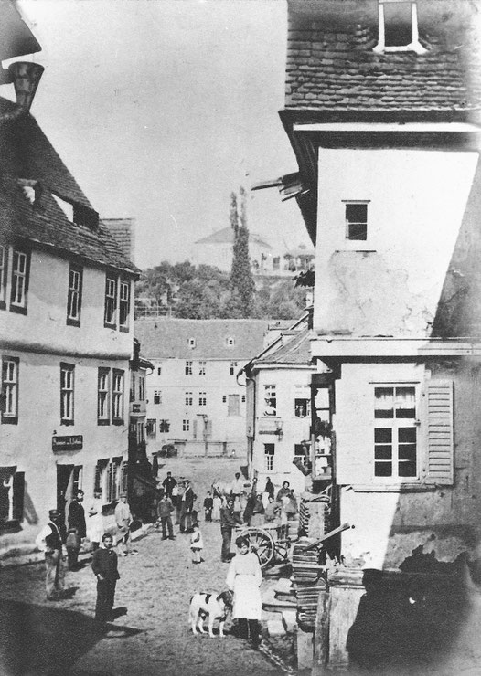 Blick über die Himmelsgasse zum Marktplatz etwa 1880