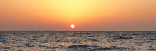 Bild: Sonnenuntergang über das Mittelmeer an der Westseite der Insel Rhodos