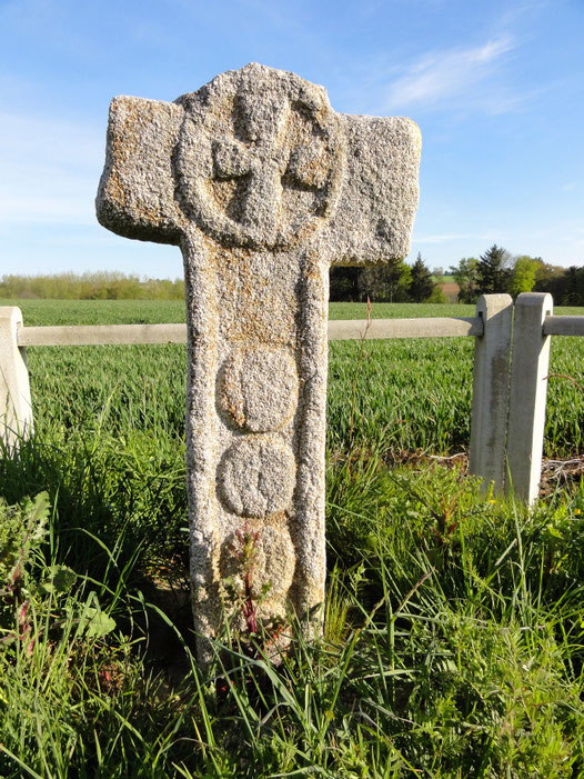CROIX DE KEROFRET EN GUENIN
