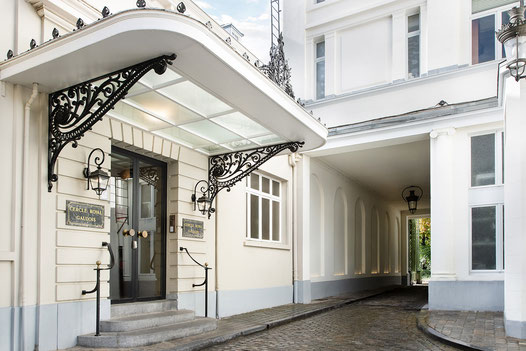 The entrance of Cercle Royal Gaulois