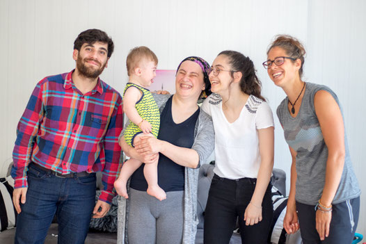 Isa with his 1,5 year old patient, his family and Viviane