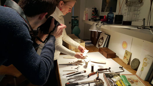 Bild: Herstellung von handgemachgten Ossa-Sepia Guss Manschettenknöpfen für Morent Exclusive Accessoires Berlin