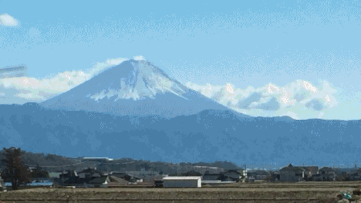 北に「八ヶ岳」南に「富士山」　　2018-1-1　PM13:13