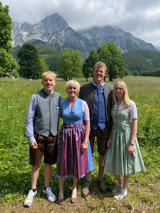 Evelyn, Florian, Linda und Jonas Steiner aus Ramsau am Dachstein, Alpenblick Appartements 