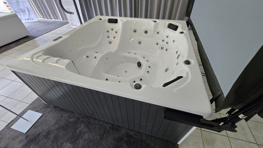 High-End Outdoor-Whirlpool