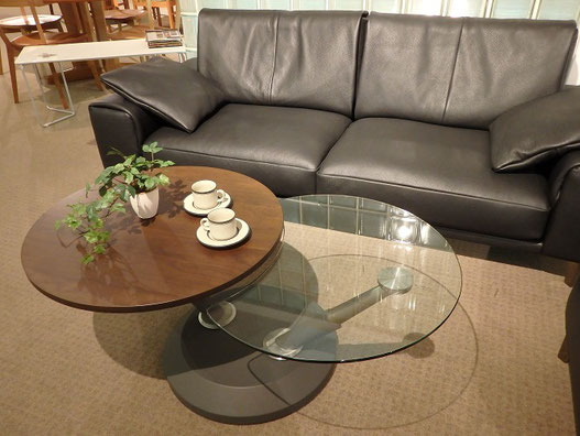 株式会社馬場家具 ～ウォールナット×ガラスのツインテーブル～ 東京デザインセンター栃木県鹿沼市にある家具インテリアショールーム