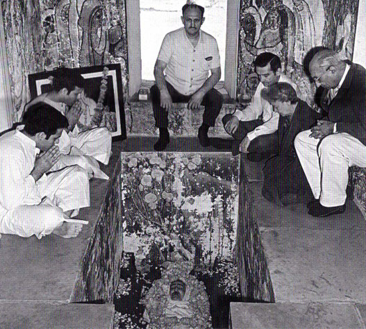 Start of February 1969. Rustom & Sohrab Irani ( far left ) inside Meher Baba's crypt.