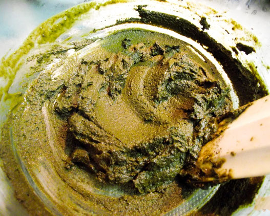 Pasta elaborada con henna que sirve para teñir el cabello.