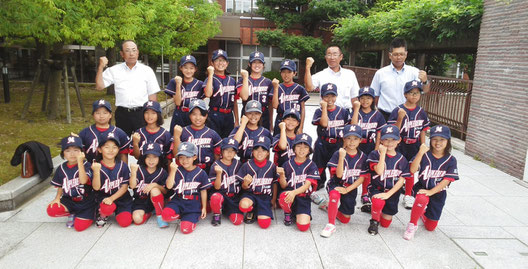 石川県金沢市　森本アップルベリークラブ　全国女子小学生ソフトボール大会出場　市役所表敬訪問