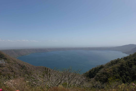 Der Vulkankratersee Apoyo am Dorf Catarina