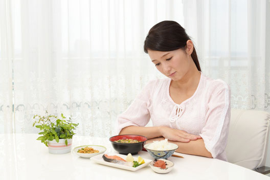 胃腸が弱っているときは、“食べやすさ”を最優先にしましょう👇 🍚おかゆ・うどん 🍌バナナ・すりおろしりんご 🥚卵スープ・豆腐入りみそ汁 🍠蒸したさつまいも・かぼちゃ 🥤ゼリー飲料・スポドリ(甘すぎる物は1:1で薄めて) 💡ポイントは「少しずつ、消化にやさしく、栄養と水分を同時に補えるもの」。 無理せず、回復にあわせて徐々に食事を戻していきましょう👌
