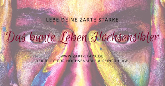 Foto eines bunt bemalten Gesichts