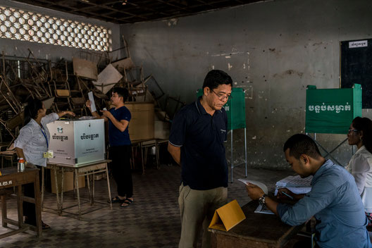 Voting at a primary school in Phnom Penh on Sunday. (Credit: Adam Dean for The New York Times)