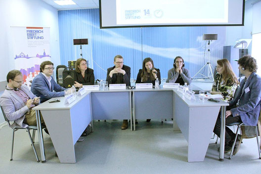 Participants of the panel discussion (from left to right): Valery Nechay, Mikhail Tyurkin, Meike Duelffer, Jens Hildebrandt, Anna Litvinenko, Katrin Voltmer, Svetlana Bodrunova, Dennis Lichtenstein.