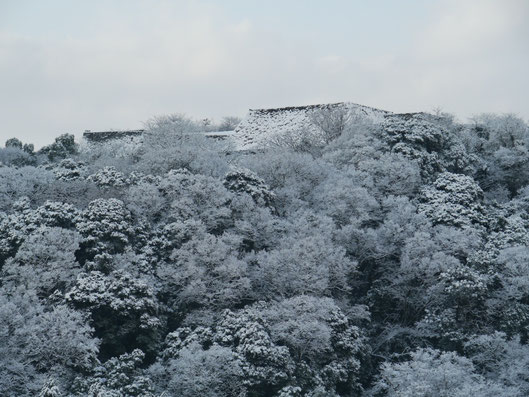米子城跡・冬　当事務所は城山のふもとにあります。