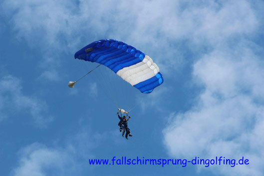 Fallschirmspringen Bayern mit Fallschirmsprung-dingolfing nähe München