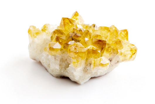 Citrin (kann bei Stress helfen. Beschert Klarheit, steigert die Entschlossenheit und stärkt die Ausdruckskraft, wirkt am besten auf dem Solar Plexus)