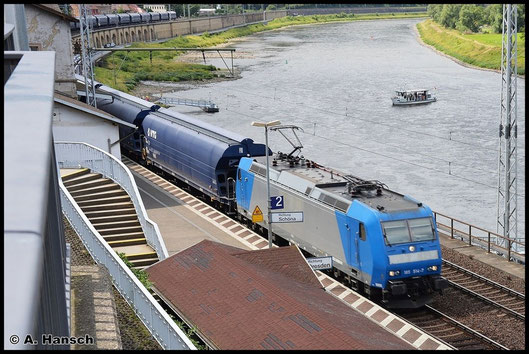 Auf ein Foto war ich nicht vorbereitet, als mich am 20. Juli 2015 185 514-7 mit ihrem farblich passenden Ganzzug im Bahnhof Königsstein überrascht