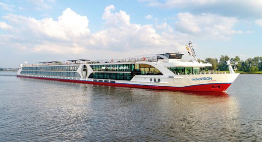Flusskreuzfahrtschiff nickoVISION in Budapest 2025