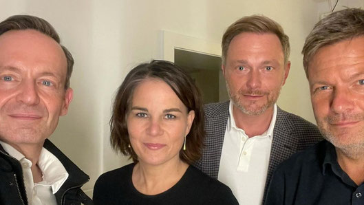 photo of politicians Volker Wissing, Annalena Baerbock, Christian Lindner and Robert Habeck all looking directly at the camera