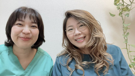 緑の整体院院内にて患者の太田さんと一緒に撮った写真画像