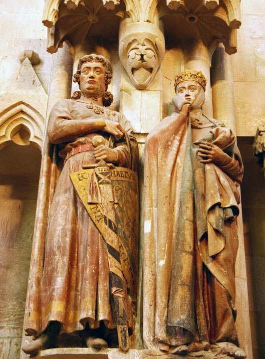 世界遺産「ナウムブルク大聖堂」、ナウムブルク・マイスターによるエッケハルト２世像（左）とバレンシュテットのウタ像（右）