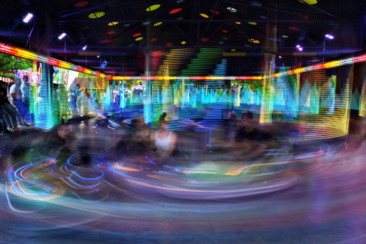 Fotografiewelten, Streetfotografie, Volksfest, Hafenfest, Kirmes, Marburg,Langzeitbelichtung, Autoscooter,