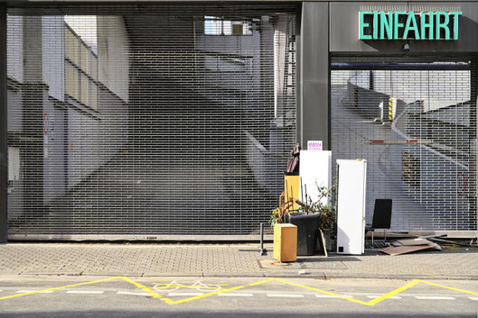 Fotografiewelten, Wiesbaden, Urban, Kaufhof, Parkhaus, Müll, Sonntag, Ruhetag