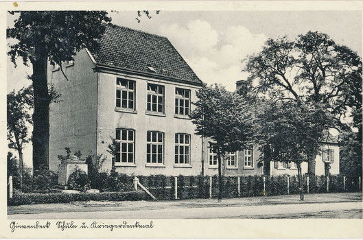 Schule und Kriegerdenkmal 1936 - Sammlung Henning Stoffers (Münsterländische Bank - Stadtarchiv)