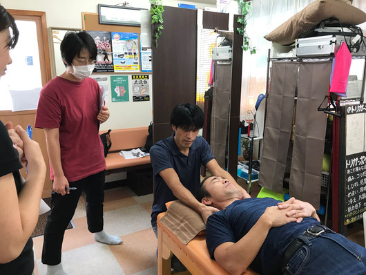 葛飾区立石のひだまり整骨院で開催している整体セミナーの様子