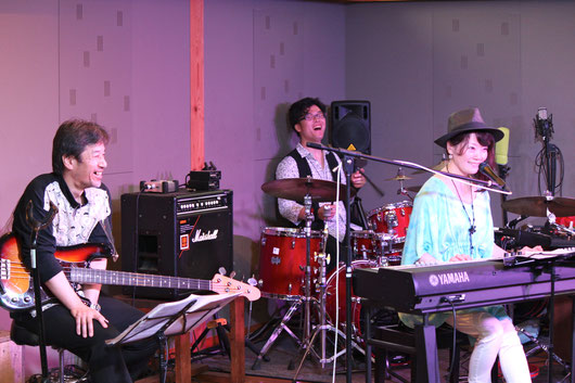 こうしていつまでも、和やかに笑顔で音楽ができますように。 撮影/藤田よし子