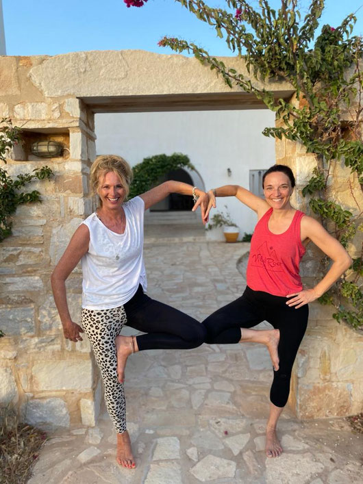 Yoga auf Paros September 21 mit Mel. Einatmen. Ausatmen. Greece. 