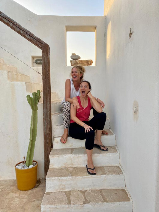 Yoga auf Paros September 21 mit Mel. Einatmen. Ausatmen. Greece. 