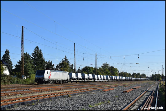189 450-0 schleppte am 30.09.2025 einen Transporterzug durch Leipzig-Wiederitzsch