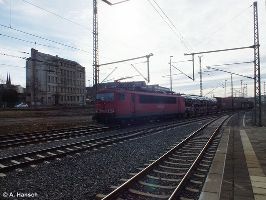 Zu den inzwischen wenigen regelmäßigen Güterzügen durch Chemnitz Hbf. gehört der samstägliche Mischer, dem meist eine BR 155 vorgespannt ist. Am 8. Februar 2014 zieht 155 128-2 die Fuhre