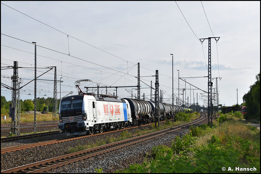 7193 200-1 schleppt am 20. Juli 2025 einen Kesselwagenzug durch Luth. Wittenberg Hbf. gen Berlin