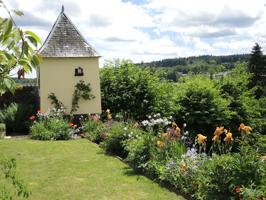 près du pigeonnier en juin