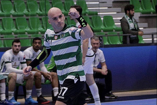 El internacional serbio celebrando un gol con el Sporting de Portugal