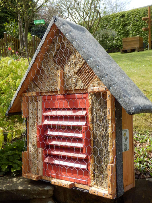 G1 / kombinierte Wildbienenbrutstätte u. Überwinterhilfe für Schmetterling, Marienkäfer sow. Florfliegen € 275,00