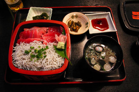 シラスとマグロの2色丼　　「味は極上です」by Ken