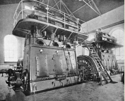 Erster europäischer Kreuzkopfmotor als 2 mal Dreizylinder SK 75/3 mit dazwischenliegendem Generator von Graz
