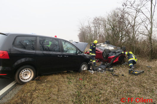 Feuerwehr; Blaulicht; FF Ollern; Unfall; PKW; Frontalzusammenstoß; Flachberg;