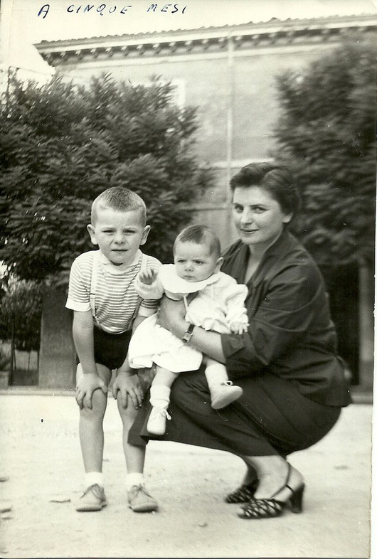 IO A SEI MESI, MIA MADRE, MIO FRATELLO