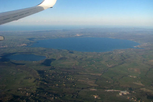 Bracciano-järvi (isompi) lentokoneesta