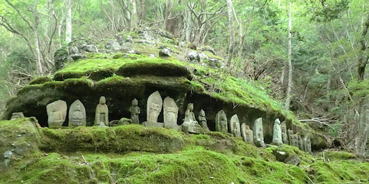 観音山石仏群・下窟