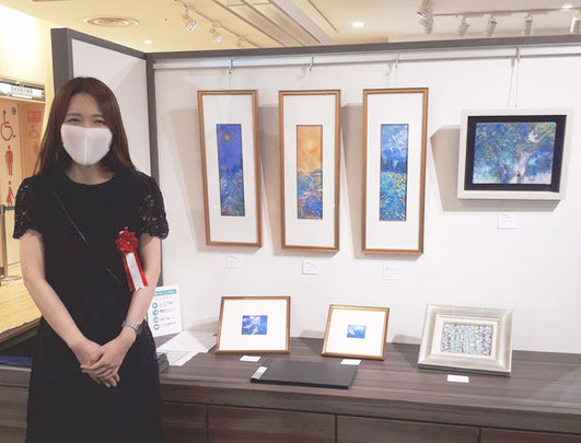 百貨店の企画画廊で活躍する設樂さん