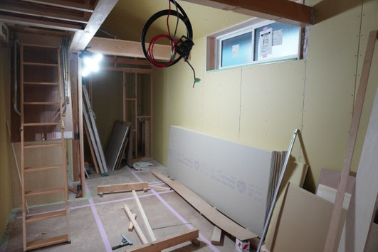 千葉での家づくり-千葉県-千葉市-注文住宅-一級建築士事務所-設計事務所-建築家-高性能住宅-高断熱高気密-heat20g2-耐震等級3-許容応力度設計-断熱等級6-長期優良住宅-住まい-家-木造-木の家-木箱プロジェクト-難しくない家-断熱等級6（UA値0.46｜HEAT20 G2～G3水準）-耐震等級3（許容応力度設計）-値0.7以下（気密性能／中間測定時）-長期優良住宅対応-一次エネルギー消費量等級6／ZEH対応可／BELS評価対応可-高耐久仕様